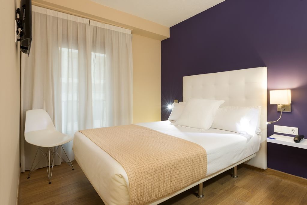 Tryp Ciudad De Alicante Hotel Room photo