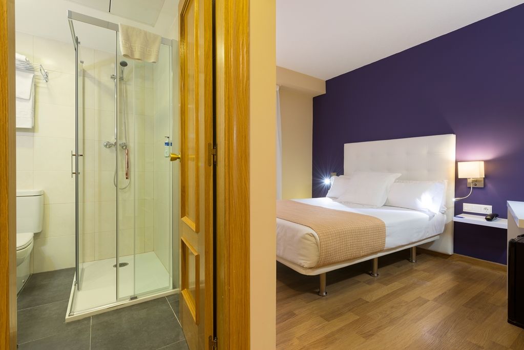 Tryp Ciudad De Alicante Hotel Room photo
